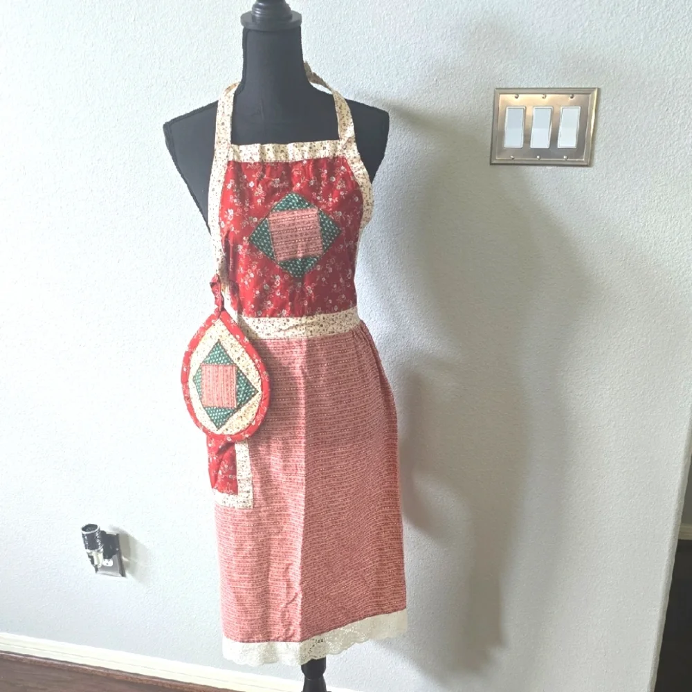 Red Patchwork Apron Set - Picture 2 of 8